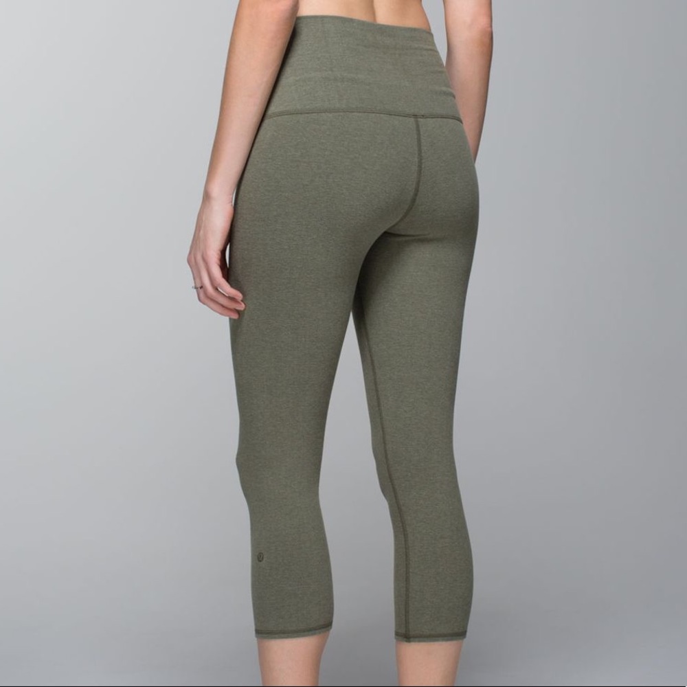 CROPPED LULU LEMON LEGGINGS